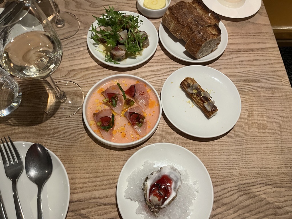 MichelinGuideUK's tweet image. “If we could only live on good food like that”, said James Joyce

Wicklow venison and plenty of plates to share @LibraryStDublin 

#Dublin #Ireland 

guide.michelin.com/gb/en/dublin/d…