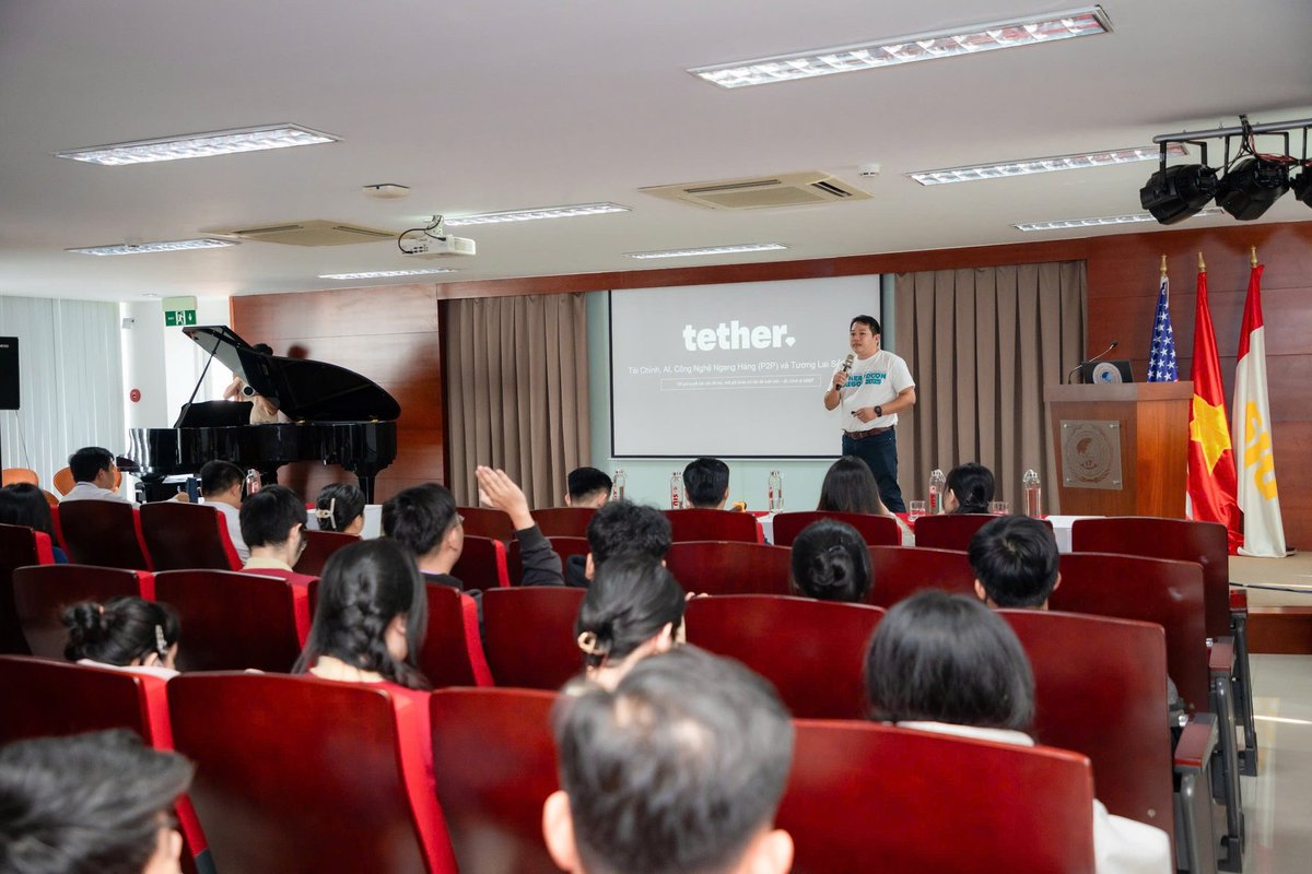 SHAPING THE FUTURE: WEB3 UNLOCKS GOLDEN OPPORTUNITIES FOR STUDENTS AT SAIGON INTERNATIONAL UNIVERSITY (SIU)

The recent seminar titled “Blockchain and Cross-Border Payments in Supply Chain &amp; E-Commerce” at SIU was more than just an academic event—it was a gateway ushering
