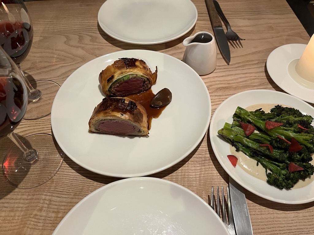 “If we could only live on good food like that”, said James Joyce

Wicklow venison and plenty of plates to share <a href="/LibraryStDublin/">Library Street</a> 

#Dublin #Ireland 

guide.michelin.com/gb/en/dublin/d…
