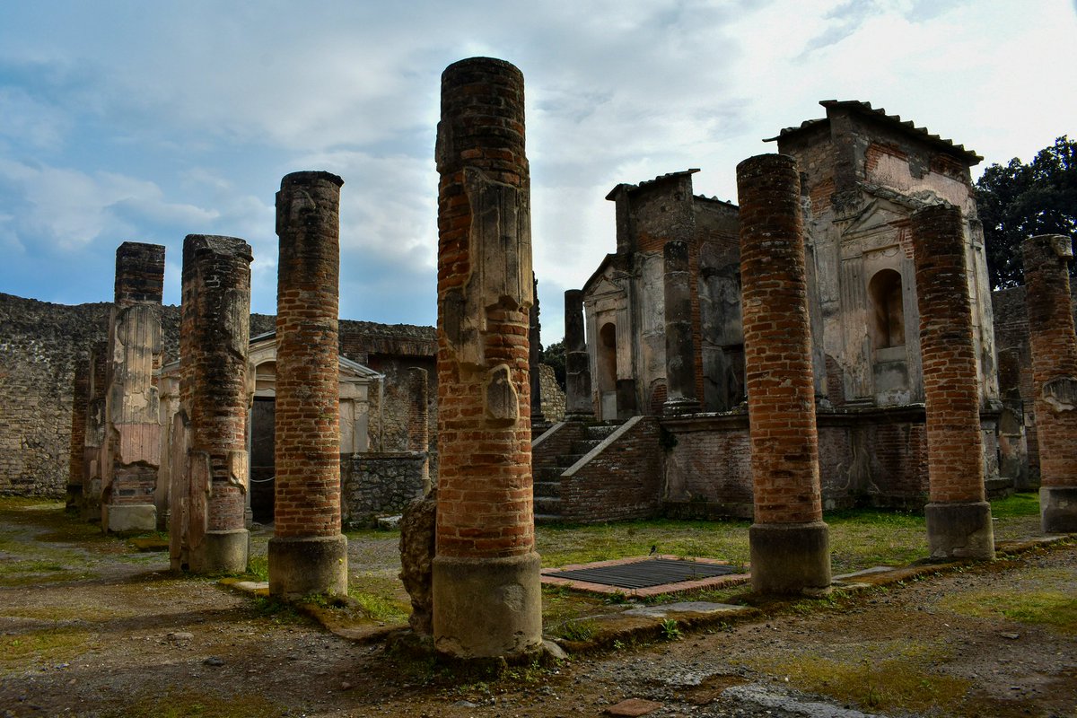 Jet7One's tweet photo. #Pompeii is usually thought of as a #Roman city, but evidence suggests that the #Greeks once lived there. The oldest remains on the site are those of a #Greek Doric temple dating back to the 6th century B.C. The best way to truly experience this #ancientcity is on a full-day here https://t.co/uNTsbA8kXs