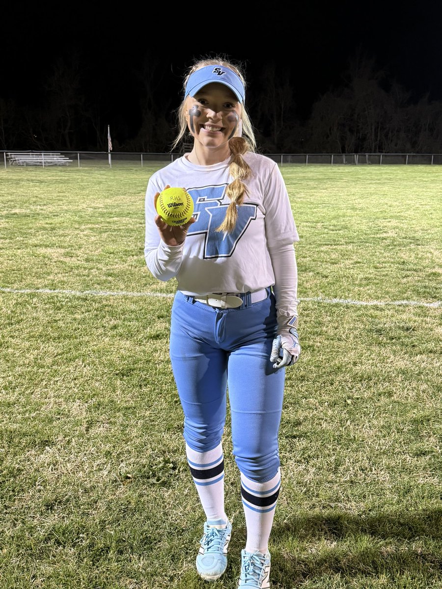 Dinger for <a href="/kategspry/">kate spry</a>!! 3 run Homerun for the Senior!! 🩵💙🤍