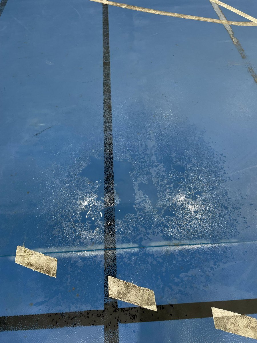 GelaRojo's tweet photo. Esta es la forma en la que el Ayuntamiento de Santander potencia el deporte. Hoy día de lluvia… no se puede hacer deporte, muy lógico en el norte….Instalaciones tercermundistas. Gracias representantes públicos @ppsantander @fergodani @gemaigual @PinaFelipe_ https://t.co/wQmE8YqONc
