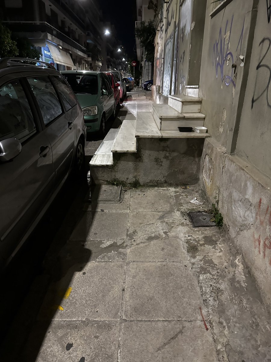 elitischmos's tweet image. Ειλικρινής απορία. Αυτό το αίσχος επετράπη στους δρόμους της Αθήνας εκεί, γύρω στα 60s. Εξήντα χρόνια μετά, γιατί το ανεχόμαστε;