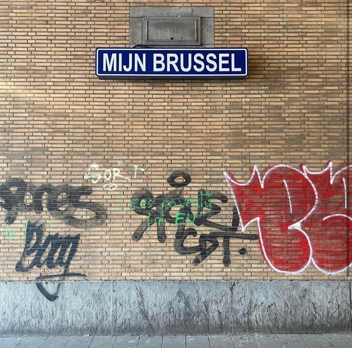 svengatz's tweet photo. #brusselsattacks #wewillneverforget #itsallofus @rbc_bhg https://t.co/L48sxCsuqw