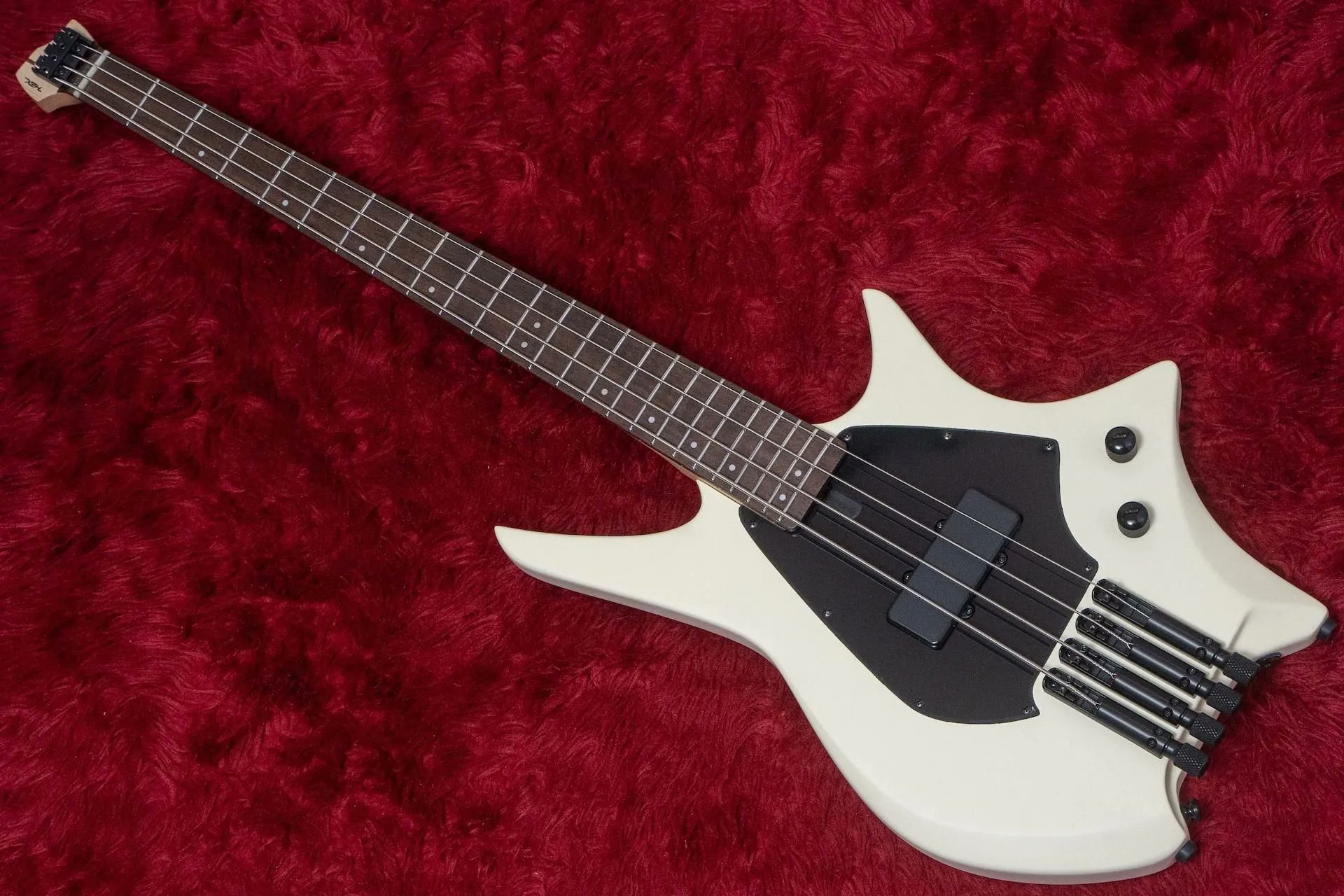HEX Guitars NB300　エレキベース　ヘッドレスベース Geek IN Box on X: 