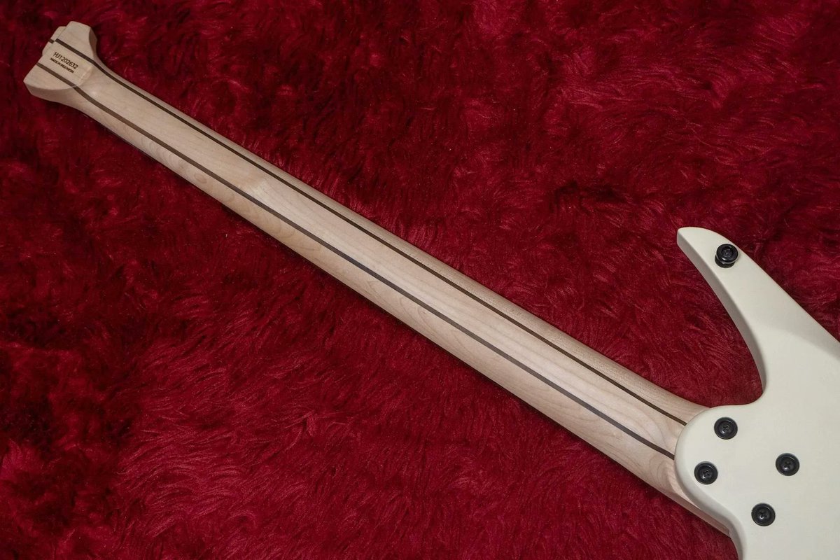 ？*様 HEX Guitars / NB300 ヘッドレスベース HEX Guitarsのヘッドレスベースにショートスケールを採用した