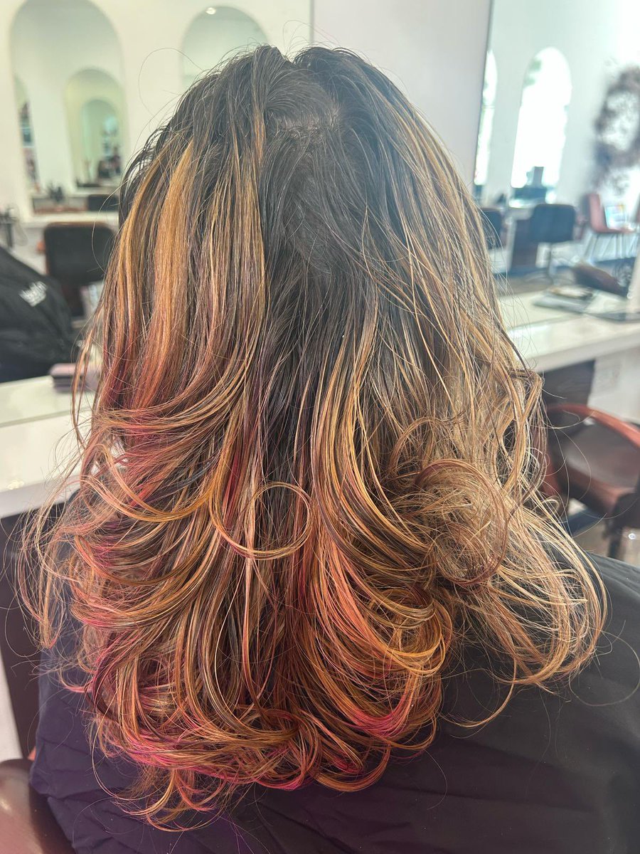 HOShairdressing's tweet image. Busy week at Haus of Seisay – cuts, treatments, and thisgorgeous cherry cola colour by Steven 🍒🔥
We’re more than hair – we educate care-experienced young people and this year, we’re walking 14 miles @thekiltwalk
🙏 Support us:
🔗 donate.justgiving.com/charity/hausof…
#HausOfSeisay
