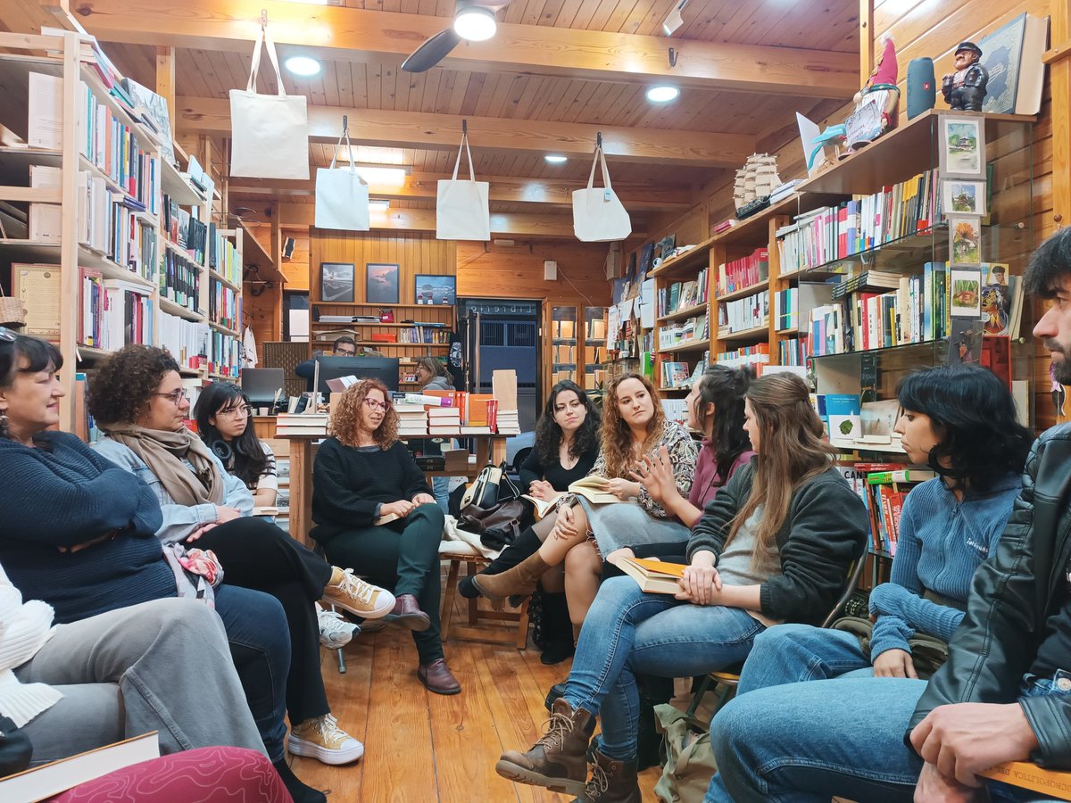 En nuestro quincenal club de lectura feminista ayer terminamos de comentar 'Micropolítica del amor. Deseo, capitalismo y patriarcado', un ensayo que no nos ha dejado indiferentes 💭🤔