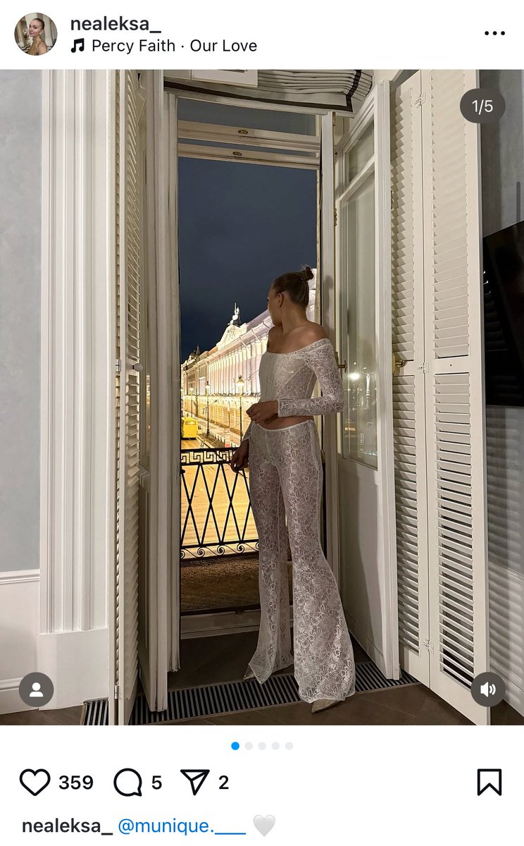 out___loud's tweet photo. Весь инст этой блогерши – реклама брендов. Зажопила снять студию, решила отснять рекламный пост в Эрмитаже нахаляву. Но там тоже не дураки работают, сотни таких блогерш видят. Абсолютно адекватное правило брать оплату за фотосессию. Оно, кстати, давно прописано на сайте музея. https://t.co/9dL61r4bbx
