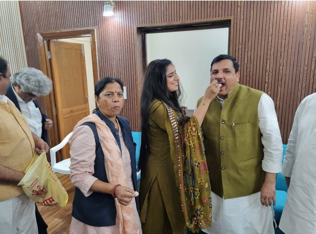 Dr Chhavi Yadav (@chhavidr) on Twitter photo рдЬрдиреНрдорджрд┐рди рдХреА рд╣рдЬрд╛рд░реЛрдВ рд╣рдЬрд╛рд░реЛрдВ рдмрдзрд╛рдИрдпрд╛рдВ рдЖрджрд░рдгреАрдп рд╕рд╛рдВрд╕рдж <a href="/SanjayAzadSln/">Sanjay Singh AAP</a>
рдЬреА рдХреЛ ! рдЖрдк рдРрд╕реЗ рд╣реА рд▓реЛрдЧреЛрдВ рдХреЗ рдорд╛рдирд╕ рдкрдЯрд▓ рдкрд░ рдЪрдордХрддреЗ рд░рд╣реЗ! рд▓реЛрдЧреЛ рдХрд╛ рд╕рд╣рд╛рд░рд╛ рдмрдирддреЗ рд░рд╣реЗред рдИрд╢реНрд╡рд░ рдЖрдкрдХреЛ рджреАрд░реНрдШ рдЖрдпреБ рдХрд░реЗ ! рд╕рдлрд▓рддрд╛ рдХреА рдирдИ рдКрдВрдЪрд╛рдИрдпреЛрдВ рджреЗ !! тЭгя╕П рдЬрдиреНрдорджрд┐рди рдХреА рд╣рдЬрд╛рд░реЛрдВ рд╣рдЬрд╛рд░реЛрдВ рдмрдзрд╛рдИрдпрд╛рдВ рдЖрджрд░рдгреАрдп рд╕рд╛рдВрд╕рдж <a href="/SanjayAzadSln/">Sanjay Singh AAP</a>
рдЬреА рдХреЛ ! рдЖрдк рдРрд╕реЗ рд╣реА рд▓реЛрдЧреЛрдВ рдХреЗ рдорд╛рдирд╕ рдкрдЯрд▓ рдкрд░ рдЪрдордХрддреЗ рд░рд╣реЗ! рд▓реЛрдЧреЛ рдХрд╛ рд╕рд╣рд╛рд░рд╛ рдмрдирддреЗ рд░рд╣реЗред рдИрд╢реНрд╡рд░ рдЖрдкрдХреЛ рджреАрд░реНрдШ рдЖрдпреБ рдХрд░реЗ ! рд╕рдлрд▓рддрд╛ рдХреА рдирдИ рдКрдВрдЪрд╛рдИрдпреЛрдВ рджреЗ !! тЭгя╕П