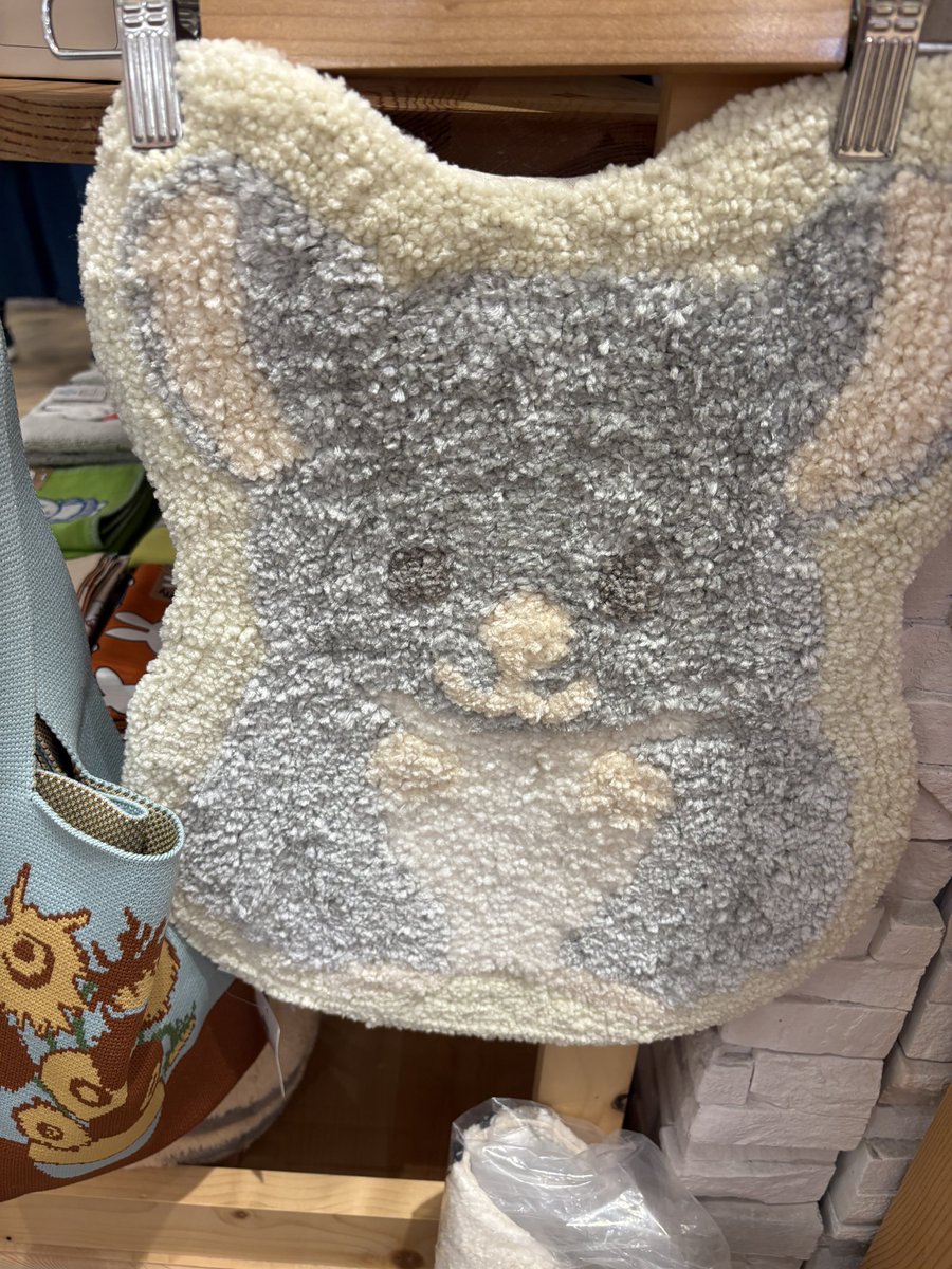 kotetsu_chilla's tweet image. ハンカチ探しに行ったらこんなの見つけた✨️
もうブルーブルーエさんは定期的に通うしかない😍

 #チンチラ
 #ブルーブルーエ