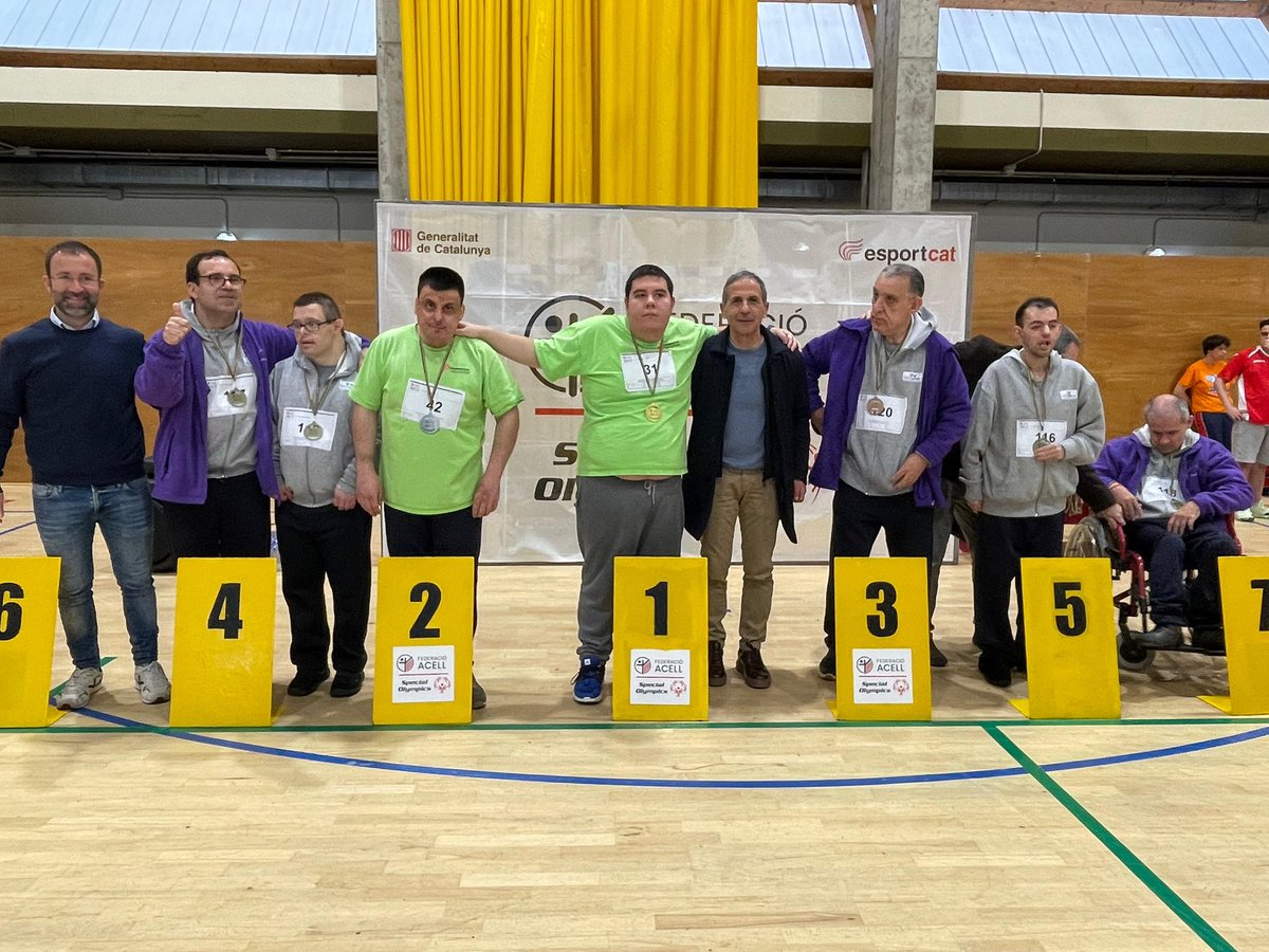 ⚽️ Assistim, a #FornellsdelaSelva, al 3️⃣3️⃣è Campionat de Girona de Futbol Sala d'<a href="/acellfederacio/">Federació ACELL</a>. 

✅ Amb 184 esportistes, nois i noies, de  centres d’arreu de les #comarquesgironines. 

🤝 La #DdGi dona suport a l’entitat i el diputat Quim Roca hi ha lliurat guardons.