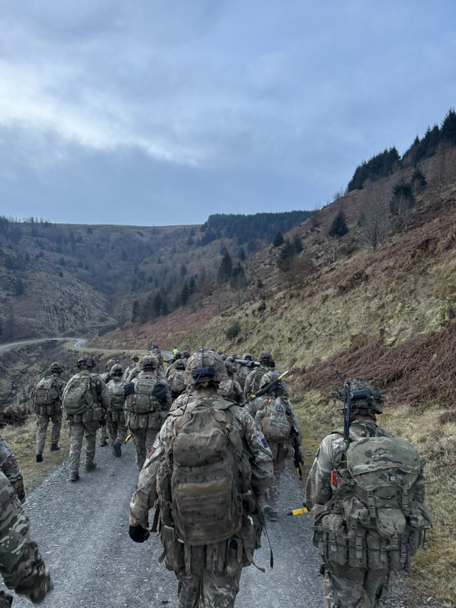 armycmc's tweet image. Week 4 of the Platoon Sgts Battle Course, ending with a 5 mile stretcher extraction over some very arduous terrain! 💪🇬🇧
@BritishArmy
@ArmyInfantryHQ
@DefenceHQ
@Army_Leadership
#Leaders
#BritishArmy
#Sennybridge
#fitnesswins
#Motivation