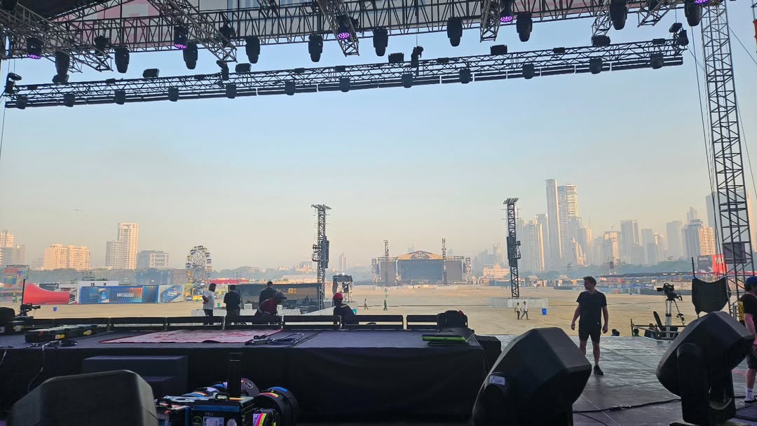 SoloLouieUA's tweet photo. ๐ธ | "Just a handful of work snaps from a quick trip to Mumbai a couple of weeks ago with LT at Lollapalooza."
#LouisInIndia #LouisAtLollaIndia
โ cornishman_on_tour via IG https://t.co/lC9TceKY6o