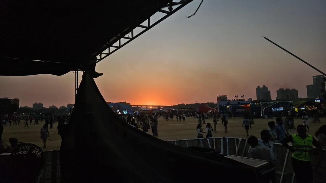 SoloLouieUA's tweet photo. ๐ธ | "Just a handful of work snaps from a quick trip to Mumbai a couple of weeks ago with LT at Lollapalooza."
#LouisInIndia #LouisAtLollaIndia
โ cornishman_on_tour via IG https://t.co/lC9TceKY6o