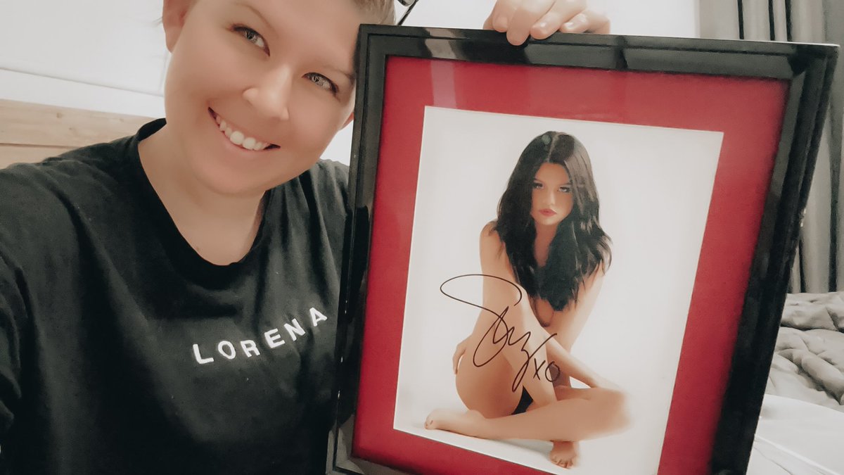 Rachswiftie97's tweet image. If your an og Selenator show us your special Selenator things! I’ll start 🥰🖤
Sadly I haven’t been able to meet her manifesting it from Aus 🇦🇺✨