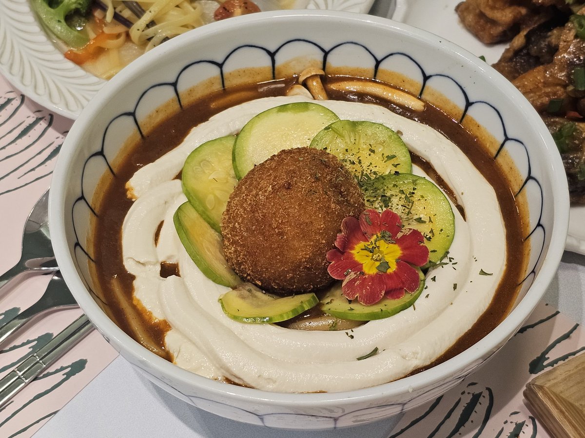 Tamra_Foodmap's tweet photo. [서울 삼성 (코엑스)] 플랜튜드
비건식당. 음식이 빨리 나오는 편.
시킨 메뉴는 고사리오일스톡파스타, 트러플 감태 크림 떡볶이, 퐁당 고로케 카레우동, 크럼블 두부 비빔밥&amp;토마토 순두부 스튜, 모듬 버섯 두부 강정
전체적으로 만족스러웠고, 개인적으로 감태 크림 떡볶이가 제일 좋았다. https://t.co/D2XXlVtxID