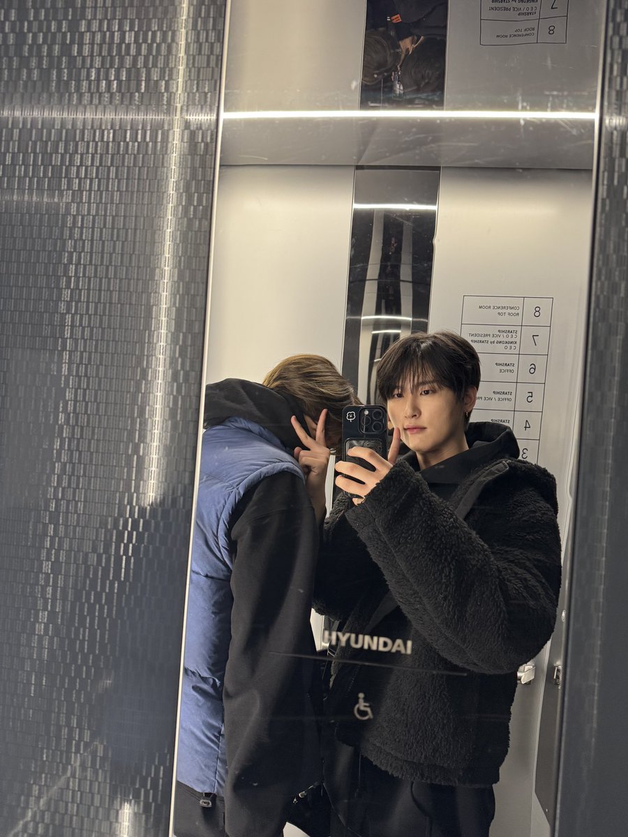 CRAVITY_twt's tweet photo. 함쪽아 생일 축하한다 마랴샹궈 맛있겠다 !
#우빈 #HAPPYWONJINDAY
#HBD_HWJ
#깨물어주고싶은_함원진_생일 https://t.co/GmliBIUEh2