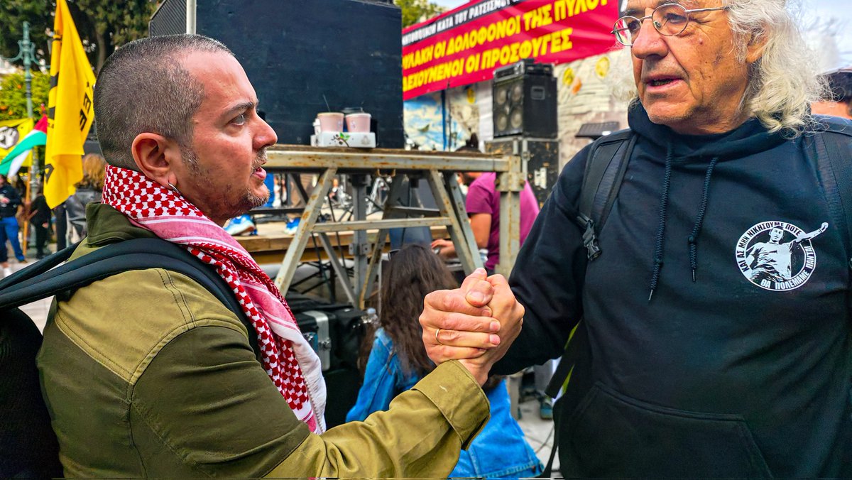 chris_avramidis's tweet photo. Ο Γιάννης Μάγγος που έχασε το γιο του μετά από ξυλοδαρμό της αστυνομίας &amp; ο Θοδωρής Ελευθεριάδης που έχασε τη μητέρα του στα #Τεμπη ενώνουν τις δυνάμεις τους, διεκδικώντας Δικαιοσύνη. https://t.co/AjIW8xWctO