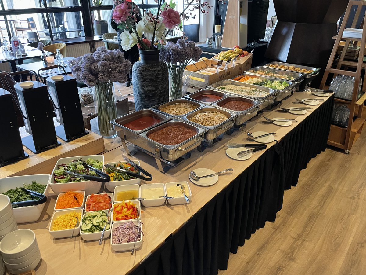 FletcherFootbal's tweet image. Vandaag zijn @mvvmaastricht en @telstarvrouwen te gast geweest in 𝐄𝐥𝐥𝐞𝐜𝐨𝐦 en 𝐋𝐞𝐢𝐝𝐬𝐜𝐡𝐞𝐧𝐝𝐚𝐦 ter voorbereiding op hun wedstrijden.

Wij danken de teams voor hun komst 💪

#GRAMVV #kkd #mvv #mvvmaastricht #ADOTEL #adodenhaag #maastricht #azerionvrouweneredivisie