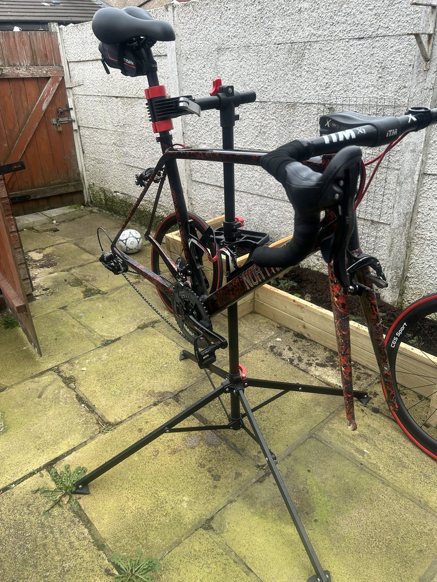 Being good husband <a href="/oujibob/">kathryn green</a> threatened to go out side on her <a href="/NorthRoadCycles/">NorthRoadCycles 🚴‍♂️</a> bike tomorrow so new pads and a clean after being stuck on turbo for so long