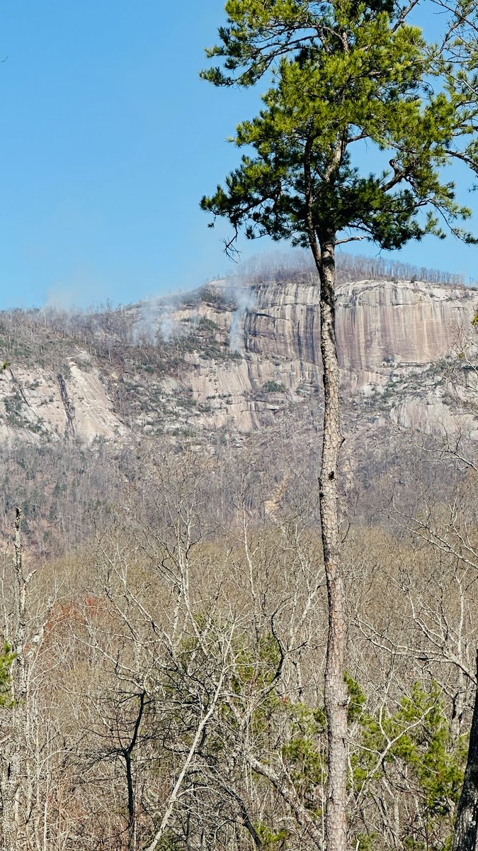 ArdentlyGrant's tweet photo. Table Rock Mountain Fire has started creeping down the #southface towards the State Park and populated areas, such as Grant Meadows and Wesleyan Retreat Center.
#upstate #wildfire #fire #sc #wx #scwx https://t.co/Ja1p66JoLI