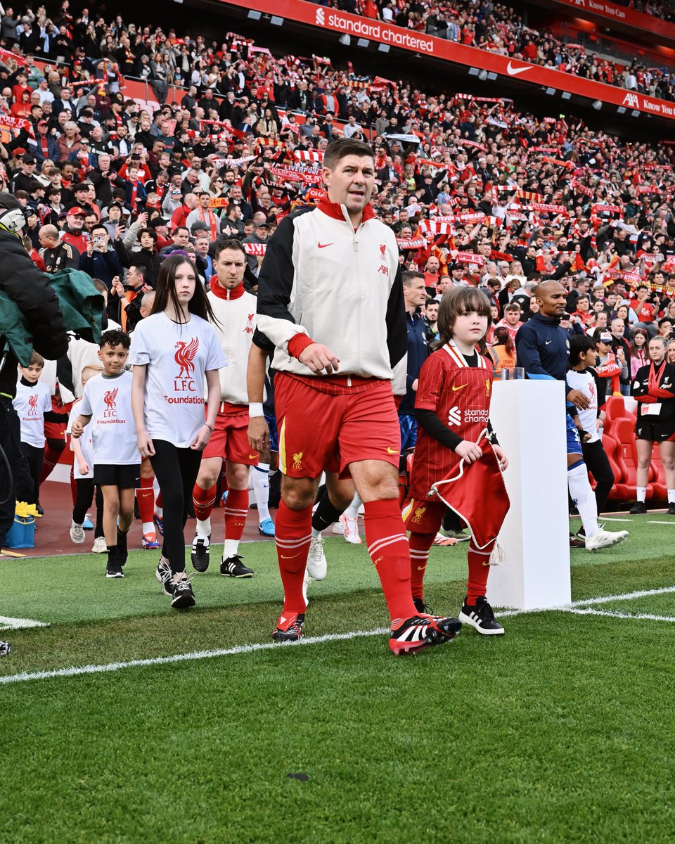 LFC's tweet image. Leading out the Reds again ❤️