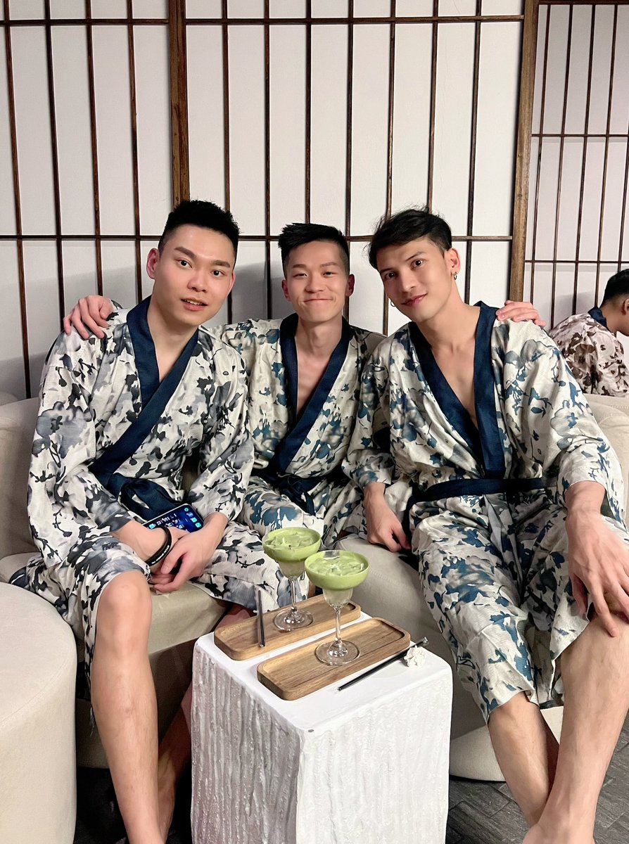 มิตรภาพดีดี เจอได้ที่  #สจ๊วดสายการบินฮ่องกง <a href="/ryuuonsen/">ryuuonsen</a>