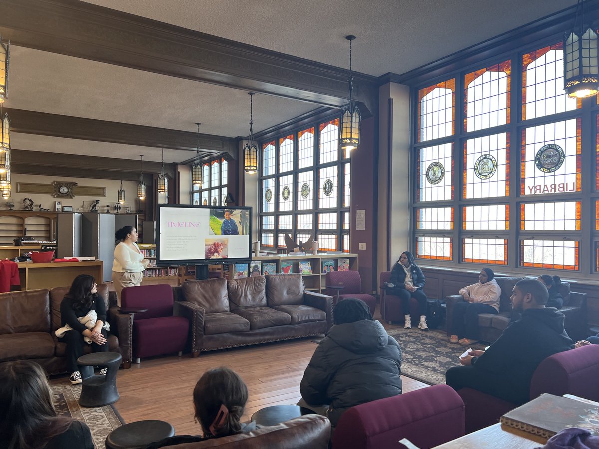 BPSHistoryDept1's tweet photo. Ms. Thomas has organized a series of guest speakers to help her BHS students to honor & celebrate Women's History Month! A great way to continue to open up students' minds to the possibilities the world can hold. #windowsandmirrors #todaysstudentstomorrowsleaders #beeexcellent https://t.co/0xusqtsjoh