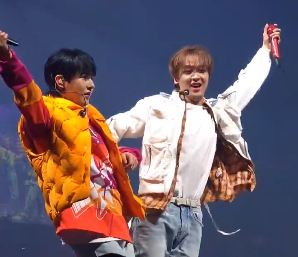 LHCFEED's tweet photo. happy birthday to haechan's soulmate! 🐻🦊

thank you for giving haechan the warmest hugs~ we love u renjunnie! 💛

#오늘인듯해_드디어_런쥔생일
#LittlePrinceRENJUNDay https://t.co/sk4VJu6rJt