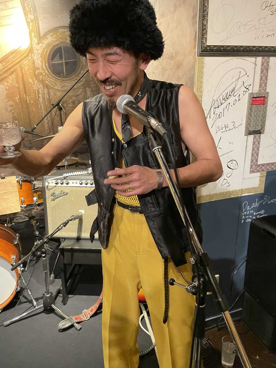 hs19620321's tweet photo. 今宵のちょっとイイ顔。
と狂熱のテキーラショー(苦笑)
#大竹敦司
#EMILAND
#ハイパーボブ
#ネバーダイ
#スーパーあかね
#BUZZLEBUNCH https://t.co/pw0RaUBjI6