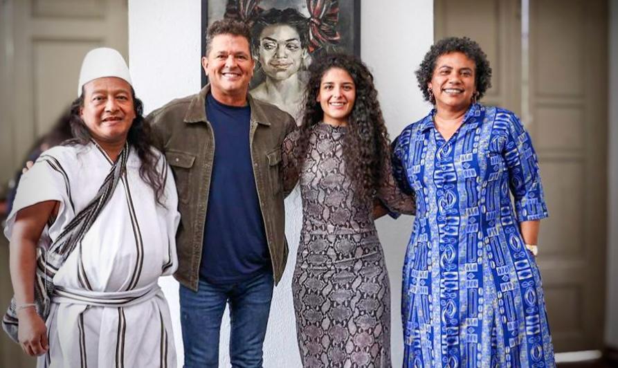 "Entre el Morro y la Sierra cabemos todos." – Matilde Maestre

Nos reunimos con Matilde Maestre y Moisés Villafañe, delegados de los pueblos étnicos en la Comisión Preparatoria de los 500 años de Santa Marta, junto a Carlos Vives y Claudia Elena Vásquez, representantes de la