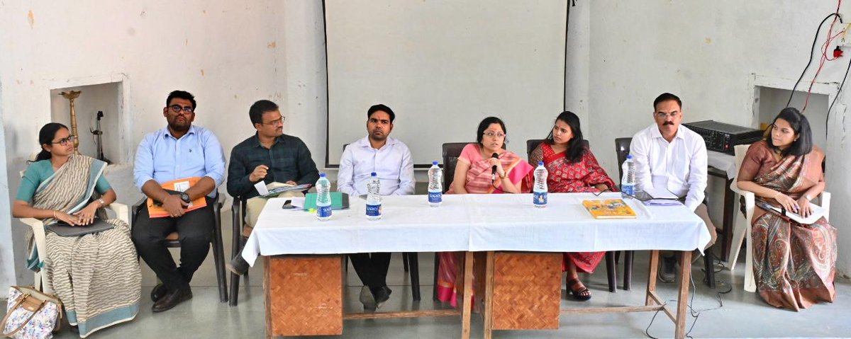 InfoDivAmravati's tweet image. मेळघाटातील नागरिकांचे जीवनमान जंगल व वन उत्पादनांवर अवलंबून असल्याने पाणीपुरवठा, शिक्षण, आरोग्य, वीज, रस्ते, रोजगार या मूलभूत सुविधांवर लक्ष केंद्रित करण्याची गरज आहे- विभागीय आयुक्त श्वेता सिंघल. 

#MelghatDevelopment 
#BasicAmenities
#WaterScarcity 
#WaterManagement