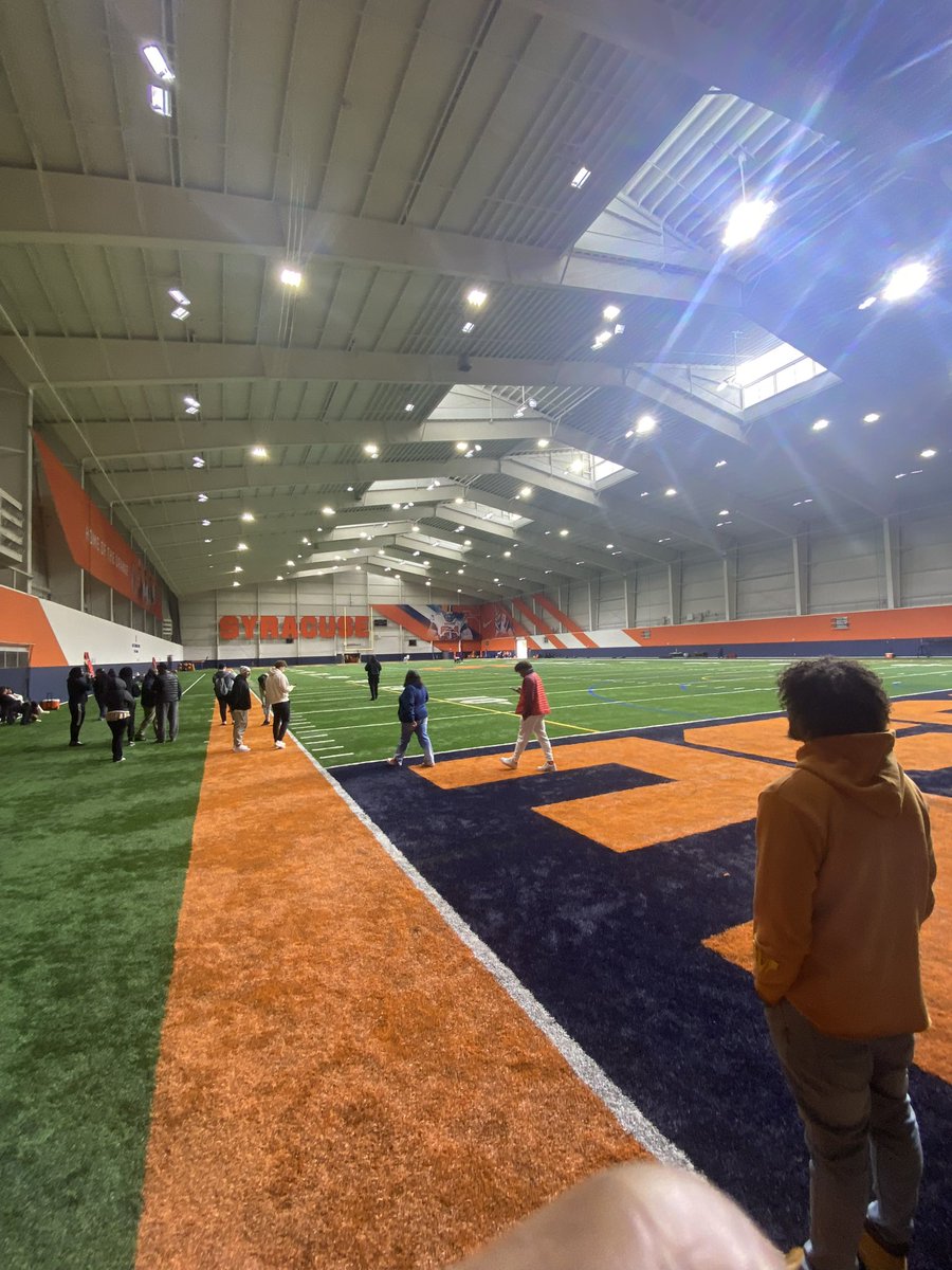 Ty_Winn09's tweet photo. Got a chance to visit Syracuse for the day. Watching the team practiceππ @CuseFootball @FranBrownCuse @CoachNixon_Cuse @Cuse @SyraCuseAholic @MBAP_Football @DELCOFootball https://t.co/oKGhqtAj9A