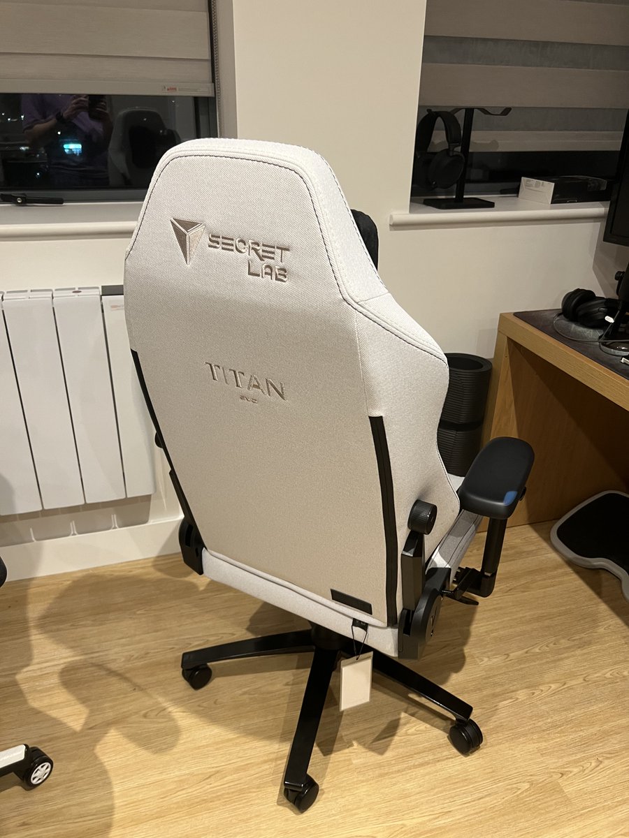 Anthony L. Wolf 🐺🖋🎮 tweet media