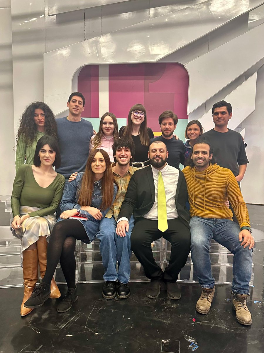 22/03, 24^ puntata di <a href="/TvTalk_Rai/">Tv Talk</a>!

In studio con me <a href="/kindermaxxi/">Stefano Monti</a> <a href="/SofiaPatrini/">Sofia Patrini</a> <a href="/tudifrudi/">Alice Valeria Oliveri</a> <a href="/GiadGiorgi/">Giada Giorgi</a> <a href="/teobonf__/">Matteo Bonfiglioli</a> <a href="/iotommy/">Tommaso Proverbio</a> <a href="/ROSS1FUMI/">vale 🇵🇸</a> <a href="/CivitaDamiana/">Damiana Civita</a> @79Erotavlas <a href="/Antimo_Mallardo/">Antimo Mallardo</a> <a href="/bruno_leti21645/">Letizia Bruno</a> oltre a Angela e Gianluigi!

#TITOLIDICODA #ANALISTI 
#TvTalk torna sabato 29/03! 🩷