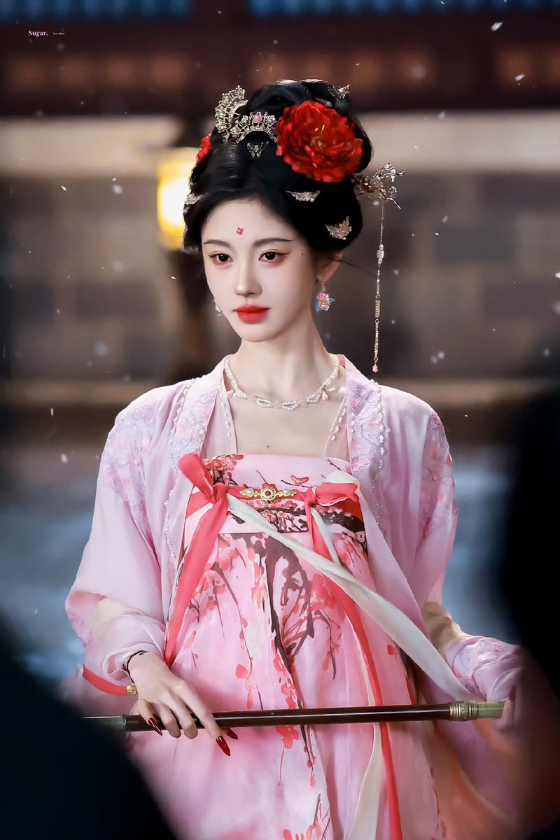 jujingyishunxi's tweet photo. ทานเรียบทุกแคมเปญ ลิฟท์ก็เอาผู้หญิงคนนี้ไม่ลง สวยมากกกกกกก https://t.co/oZyAAUauA1
