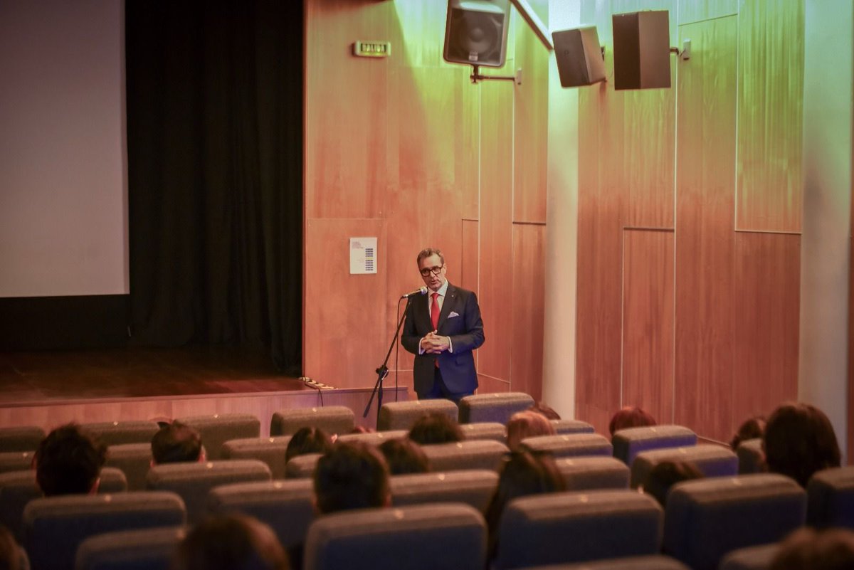 🎞️ El delegado <a href="/josepvivesp/">Josep Vives</a>, junto a <a href="/cineuc/">Sala CineUC</a>, inaugura el <a href="/CicleGaudi/">Cicle Gaudí – Cinema Català</a> de Cine Catalán en la <a href="/ucatolica/">Universidad Católica</a> 

🎬 Cada mes, se proyectarán películas catalanas en esta sala. Iniciamos con ‘Mamífera’ (2024) de Liliana Torres

🌍 Exportamos el talento catalán al mundo