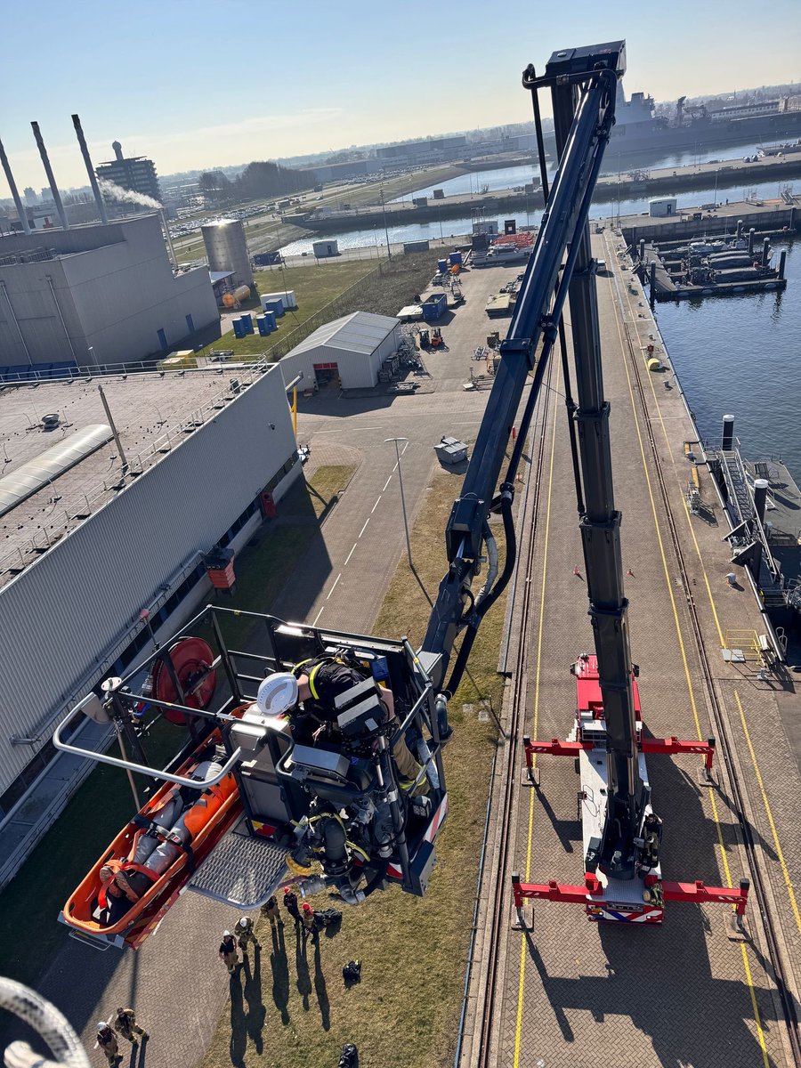 marinebrandweer's tweet photo. 🪜⚓️🚒 https://t.co/OEMpfYFtEB