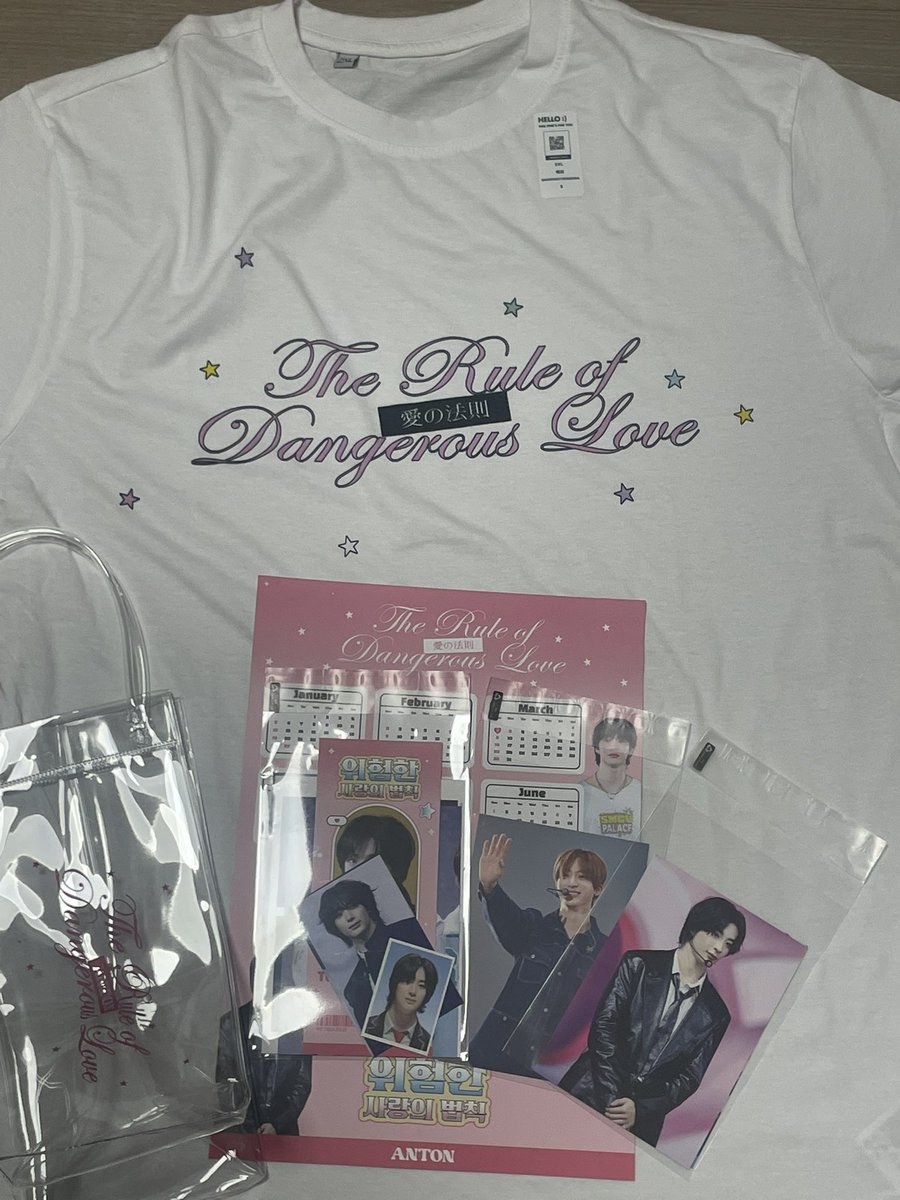 <a href="/vioriin_/">vioriin</a> 
#앤톤과위험한사랑의법칙

특전은 말모 너무 이쁘고 안에 전시회도 너무 이뻤음
3층에 있고 문이 닫쳐있어서 닫은줄 알았는데 안으로 더 들어가야함!

여기에서…럭드 1등했다!!!!
내가 아마 처음으로 뽑았는데
처음 2개-5등
그다음 2개-1등한개!4등한개
마지막-5등
너무 좋았던 생카였다🧡