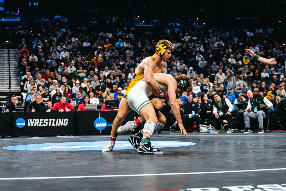 Peyton Hall ADVANCES and will compete for third 🥉

#HailWV