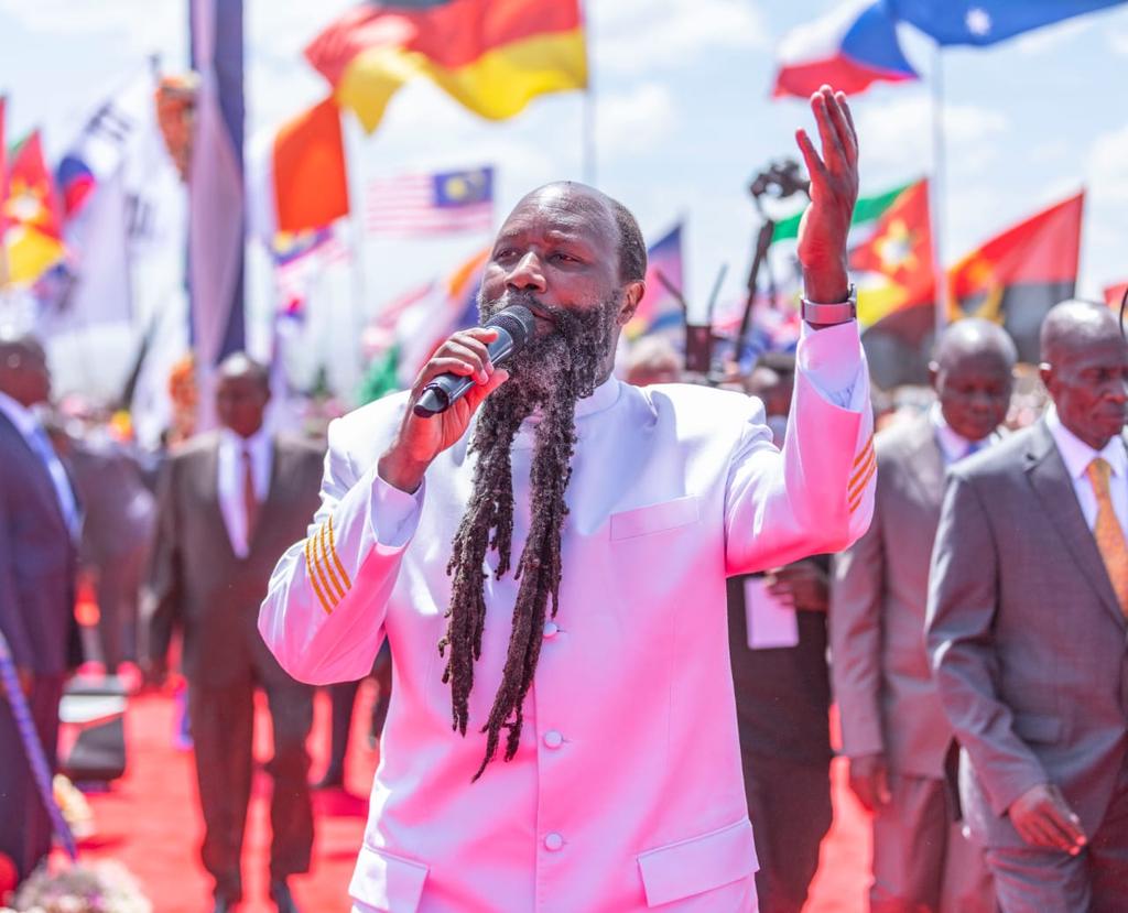 erwambua's tweet image. #TremendousMoveOfGOD!!

Cripples are walking!!
Blind eyes opening!!, Ivory coast healing service Day 1