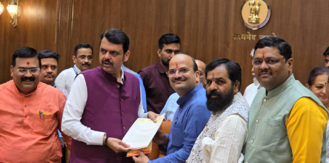 SanatanPrabhat's tweet photo. 📜 Invitation to ‘Sanatan Rashtra Shankhnaad Mahotsav’! 📜

Maharashtra CM & Deputy CM invited to the ‘Sanatan Rashtra Shankhanaad Mahotsav’ on the occasion of the 83rd birth anniversary of @SanatanSanstha's founder, Sachchidananda Parabrahman (Dr) Jayant Athavale.

#DevendraFadnavis #EknathShinde
@AbhayVartak @SG_HJS