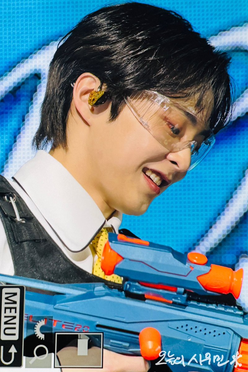 250322 XIUMIN FAN CONCERT 
<X Times ( )>  

여전히 예쁘고 귀엽고 멋있고 다 하네 💙

#xiumin #시우민