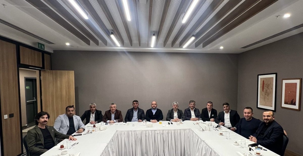 eipek06's tweet photo. Ankara Ticaret Odası başkanımız Sn @GurselBaran Çubuk müteahhitler dernek başkanı Sn Uğur Murat neşeli yön kur üyemiz Sn yasin çakmak ile ￼birlikte ziyaret ettik akabinde 35.Komitemizde ki komite üyesi olan ayrıca Ankara’daki müteahhitlik dernekleri ve diğer stklardaki başkan ve yk üyesi olan MÜTEAHHİT arkadaşlarımızla beraber iftar yemeğinde buluştuk

@RHisarciklioglu 
@GurselBaran