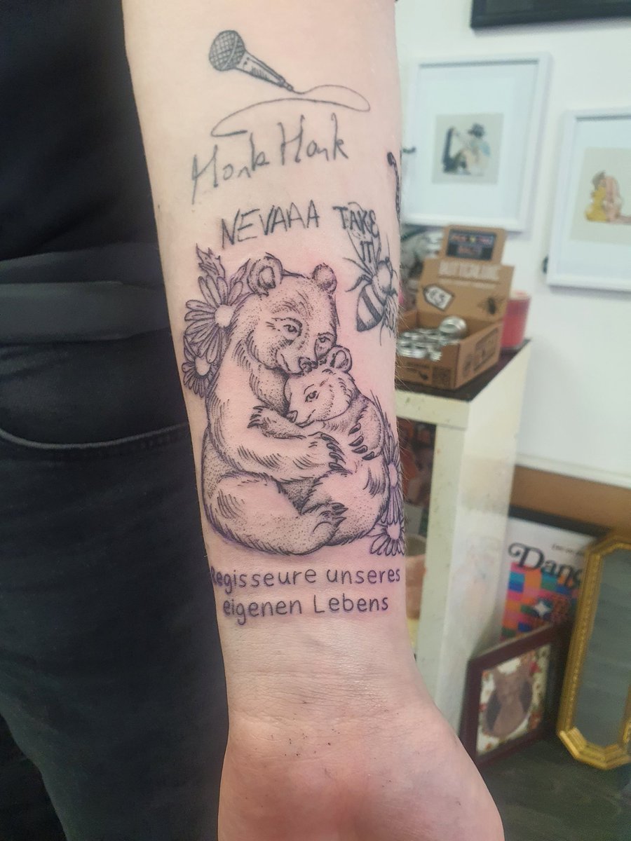 iamsamrick's tweet photo. if there is one fan of sweet home it's me
if there is no fans of sweet home im dead 
...
sweet home lahnsteineringa tattoo!
@thisstuartlaws @iamjackbarry https://t.co/E19VUbBBrK