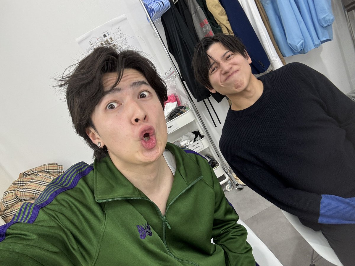 tomoya_isihara's tweet photo. 3DK_3 来てくださった皆様！本当にありがとうございました！物販も沢山ありがとうございました☺️幸せです！
即興劇初めてやったけど、めちゃくちゃ楽しかったです🎶幸せな時間の共有ありがとう！
俺も満足‼️龍人君 怜次君ありがとうございました！
あと後輩の携帯で勝手に写真撮るのやめてください！ https://t.co/wHS4P5del5