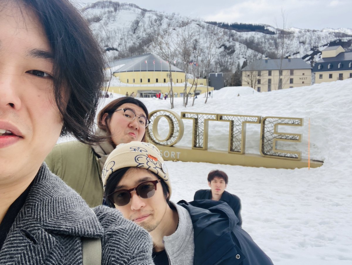 p_necobayashi's tweet image. 【Jan】先週、新潟で初ライブ

おれたちは今、個々で忙しい。
すごいことに、@harapekochang は@gegegedesu ツアー中だったので、新潟で合流。無事ライブができた。
交通の神様、お客様、関係者皆様、@mitsutouge_band ARIGATO.