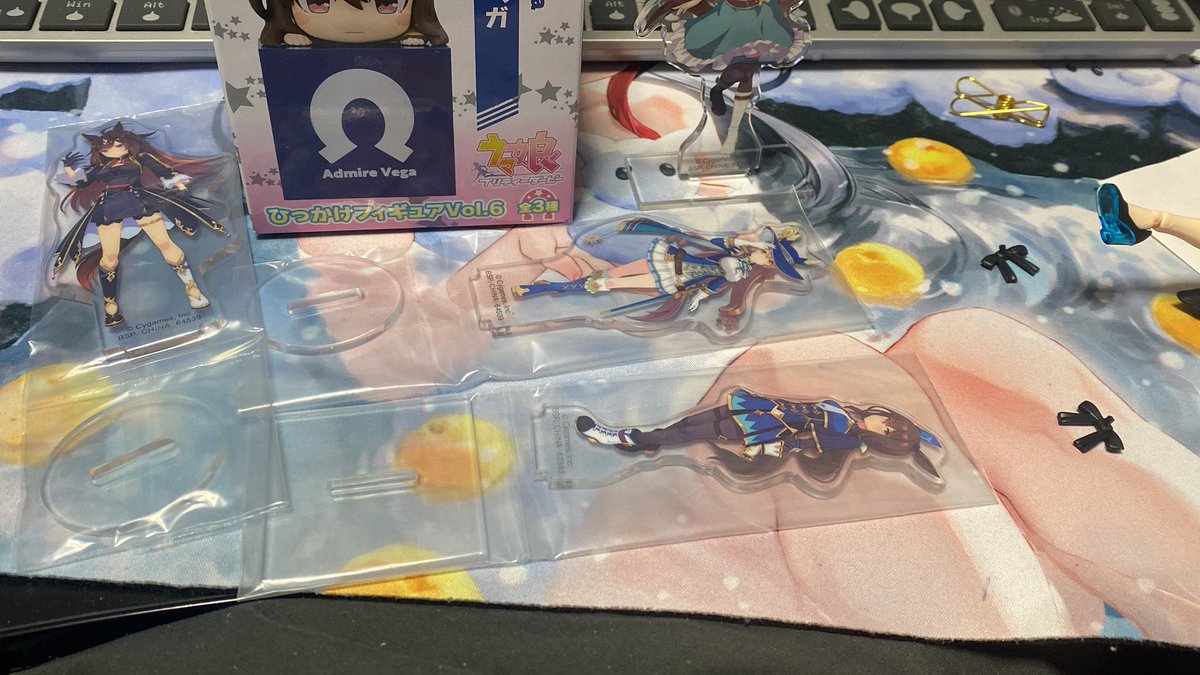 sophianeoo1's tweet image. 前からずっと疑問に思う事

一番くじのウマ娘のアクスタなんで台座バラバラな形なん？（節子風）
統一感仕事してっ
#ウマ娘　#アクリルスタンド