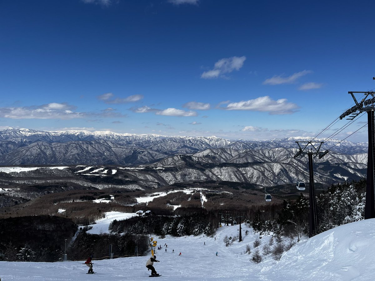 Risshodiver's tweet photo. ダイビング部のみんなでスノボしてきました！🏂
天気も良くて楽しかったです！初めての人も最後の方滑れるようになってて良かったです🙆

#春から立正 https://t.co/4wmh782UXY